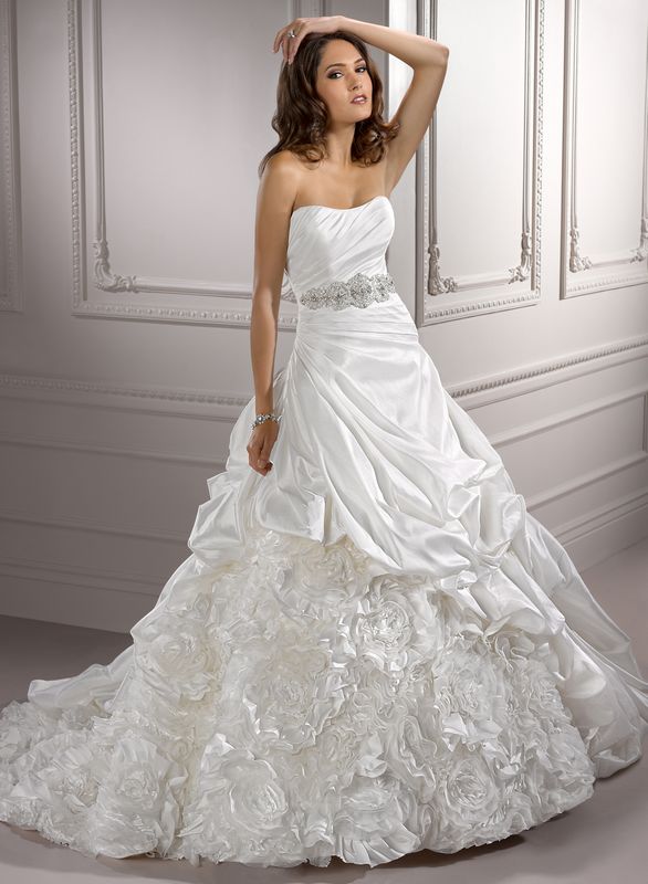 DressyBridal: Choose Ball Gown Wedding Dresses to Start the Magic