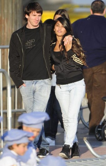 All Super Stars: Lionel Messi And His Girlfriend Pics And Images 2011