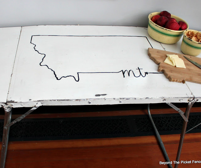 Paint a vintage folding table to update it