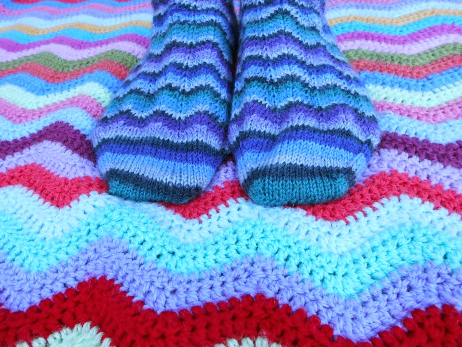 Neat Ripple Socks - free pattern at www.winwickmum.blogspot.com