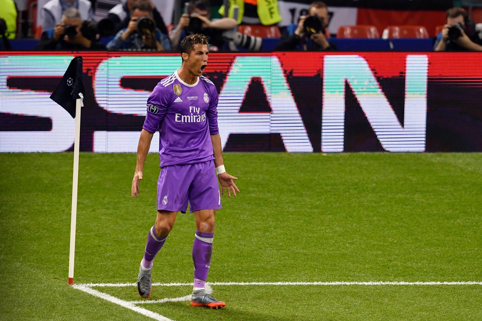 cristiano ronaldo juventus 2017 cristiano ronaldo photos hq juventus vs real madrid 2017 la duodecima hd football wallpapers cristiano ronaldo juventus 2017 cristiano ronaldo photos hq juventus vs real madrid 2017 la duodecima hd football wallpapers