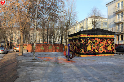 Московский дворик. Будка под хохлому в Минске