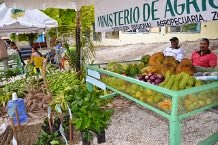 Bajo un ambiente de alegría, Inicia La 6ta. Feria Agro Cultural y Turística, Cabral 2014