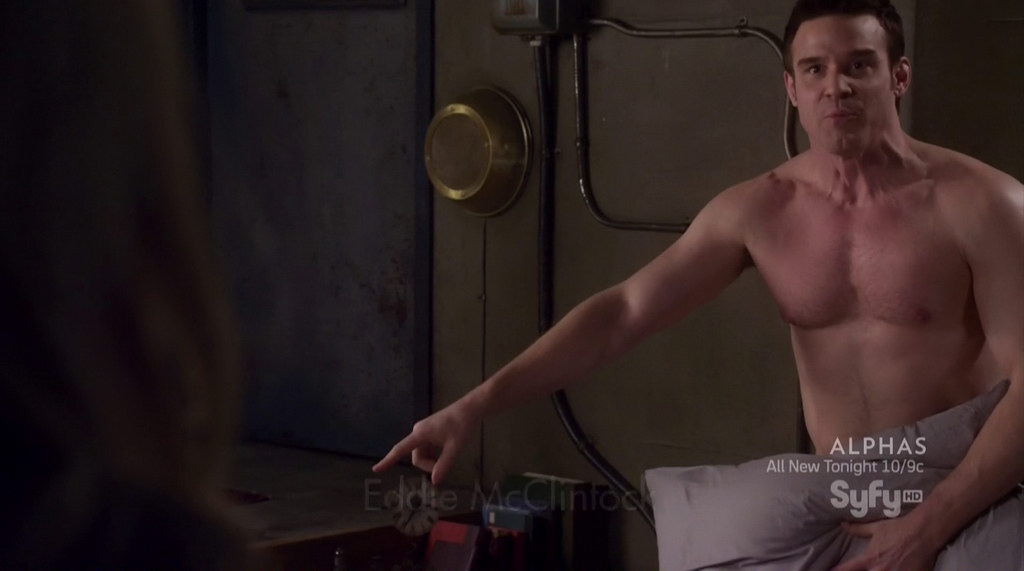 ausCAPS: Eddie McClintock shirtless in Warehouse 13 1-01 