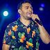 Mano Walter é atingido por lata de cerveja em show no Maranhão
