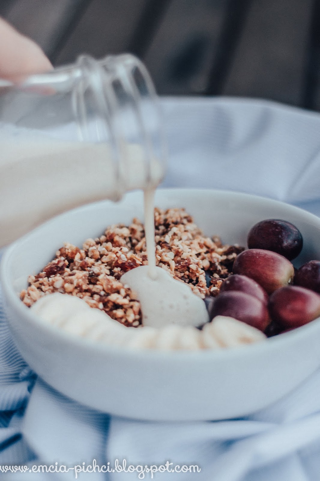 Emcia Pichci! ŚWIEŻA GRANOLA Z MLEKIEM BANANOWYM