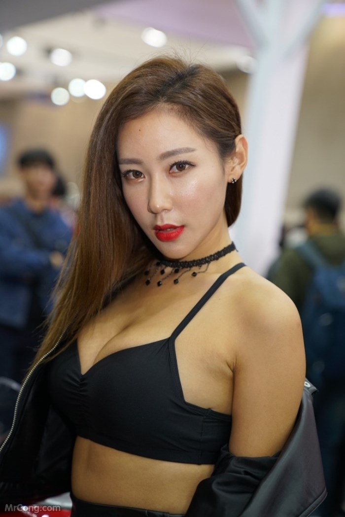 Kim Tae Hee&#39;s beauty at the Seoul Motor Show 2017 (230 photos) photo 10-18