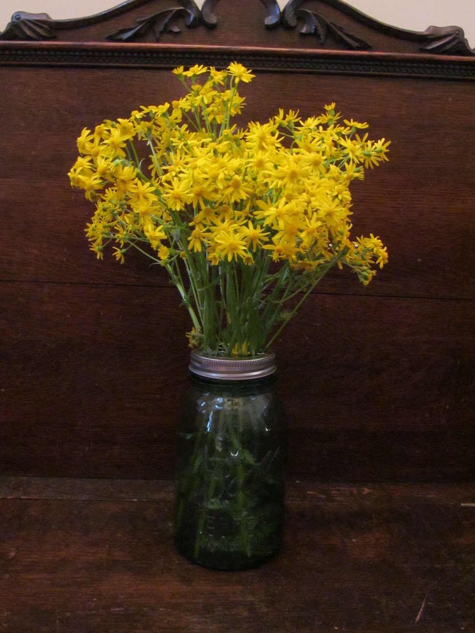 LL Farm How To Keep Flowers Upright In A Mason Jar
