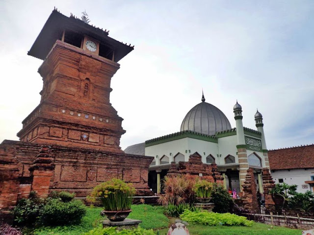 Wisata Religi Masjid Menara Kudus
