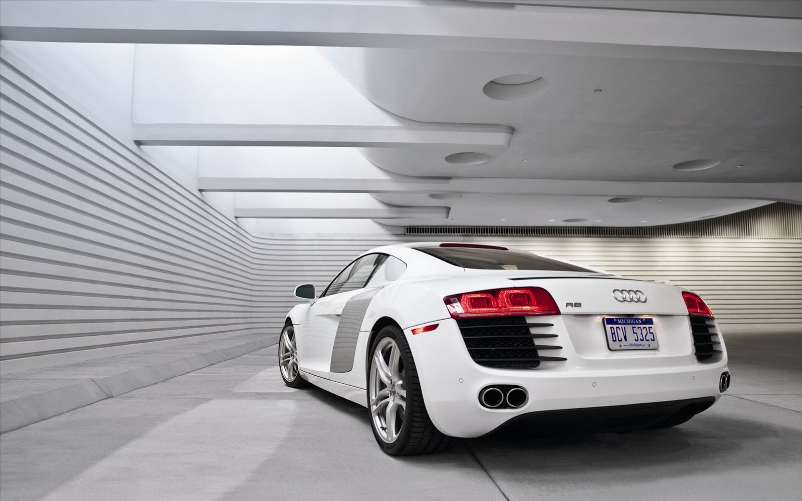 Audi r8 белая
