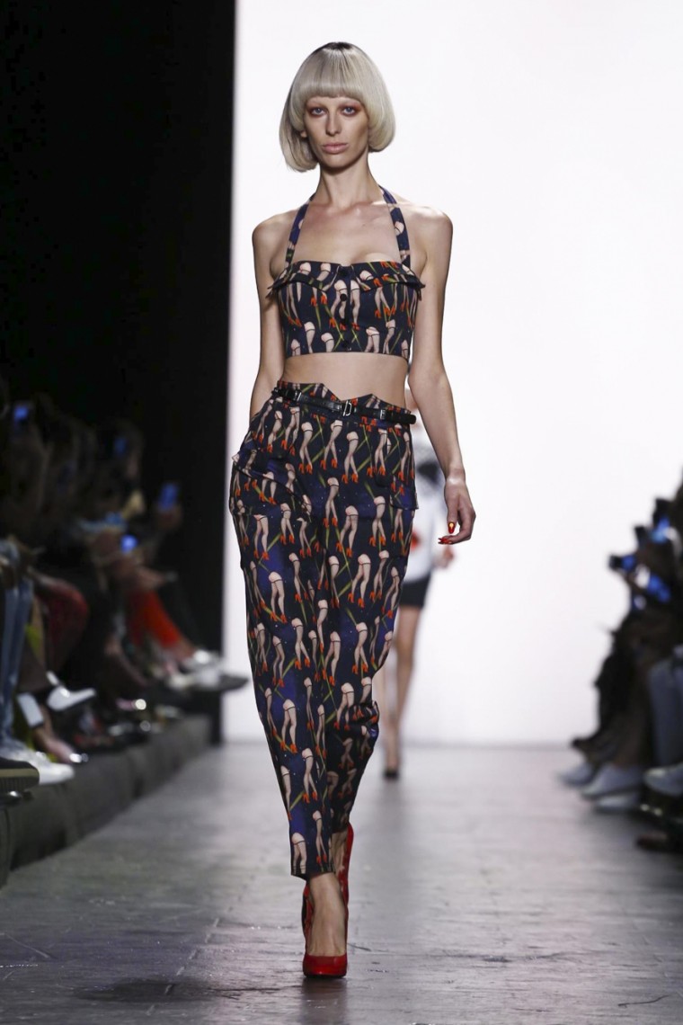 Jeremy Scott Spring Summer 2017 - New York Fashion Week jeremy-scott, jeremy-scott-spring-summer, jeremy-scott-printemps-ete, jeremy-scott-case, jeremy-scott-coque, bag-jeremy-scott, sac-jeremy-scott, tee-shirt-jeremy-scott, t-shirt-jeremy-scott, dress-jeremy-scott, robe, jeremy-scott, sweat-jeremy-scott, du-dessin-aux-podiums, dudessinauxpodiums