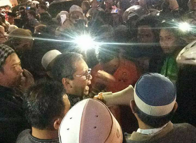 Tak Berizin, Aksi Bakar Lilin untuk Ahok di Makassar Dibubarkan Paksa