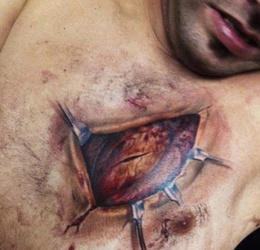 A cirurgia de coração aberto tatuagem
