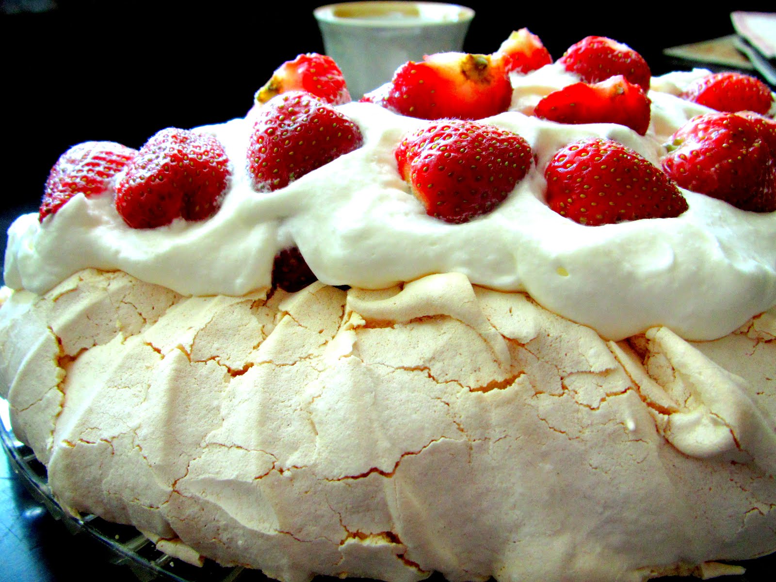 Pavlova z Truskawkami i Bitą Śmietaną