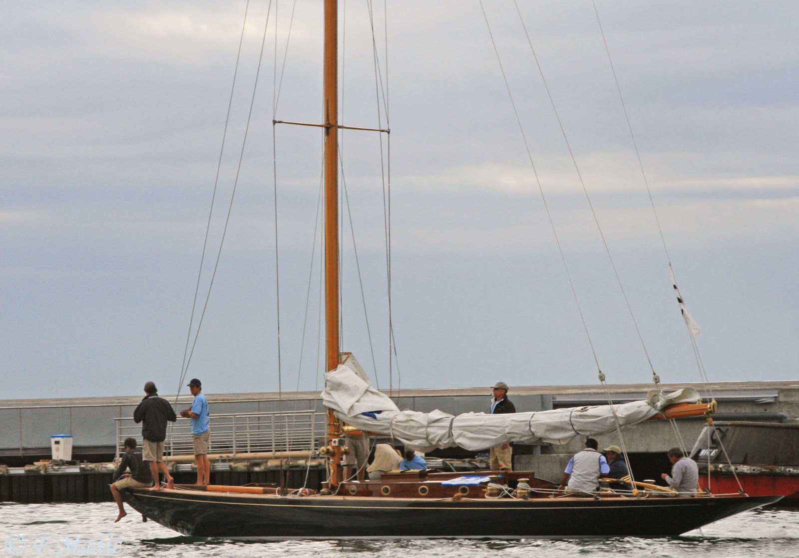 Voiliers à un ou deux mâts et à voiles bermudiennes (ou marconi