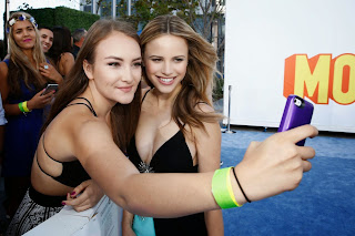 Halston Sage Bra less Sexy Nude Boobs Hot Cleavages Sexy Teenager