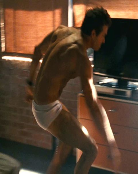 Canadian hunk Ryan Reynolds in his underwear. 