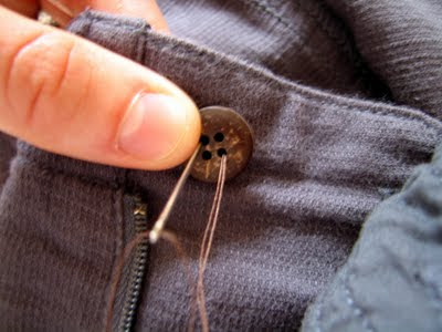 Candidly Kate: ˚tutorial˚ Sewing on a Button