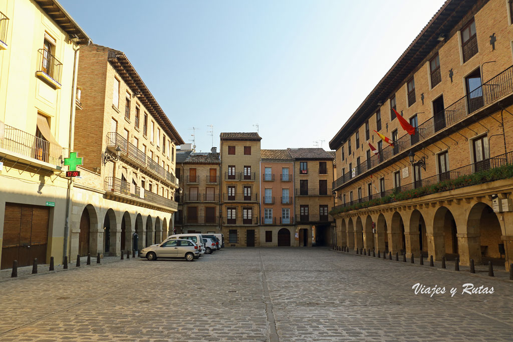 Plaza Julián Mena, Puente la Reina