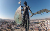 Fuente: http://turisteaweb.com/sevilla/el-giraldillo/ El Giraldillo
