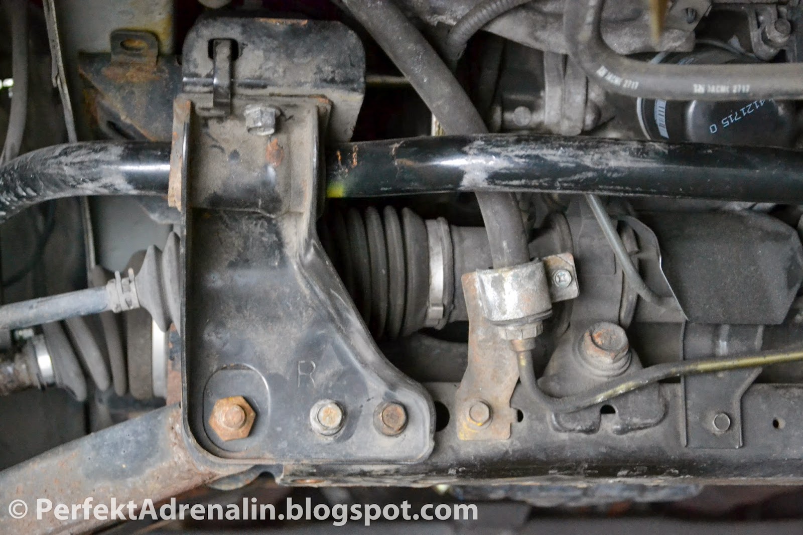 PerfektAdrenalin: DIY: Front Sway Bar, Bushings, and Links for QX4 and