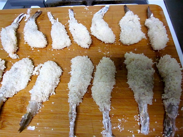 Креветки в кокосовой панировке.