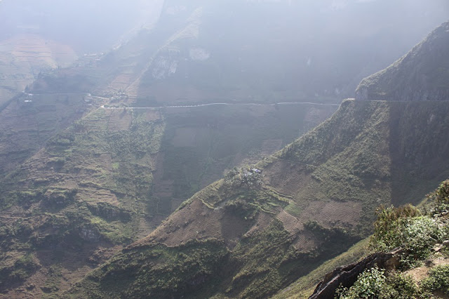 Ma Pi Leng Rocky Pass - The Most Amazing Road in Vietnam 1
