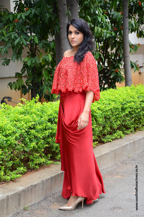 Rashmi Gautam at Next Nuvve Movie Trailer Launch