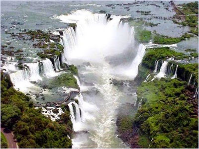 น้ำตกอีกวาซู (Iguazu Falls)
