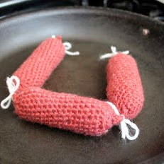 http://translate.google.es/translate?hl=es&sl=en&tl=es&u=http%3A%2F%2Ftotsandbottoms.blogspot.com.es%2F2011%2F06%2Fcrochet-sausage-pattern.html