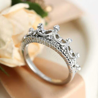 EXQUISITE CROWN WOMEN'S STERLING SILVER RING EXQUISITE CROWN WOMEN'S STERLING SILVER RING