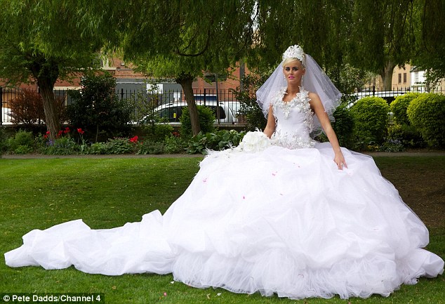 Watch Out Kate Traveller Mary Hopes To Leave Miss Middleton In Her