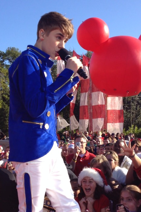 Adryelle&rsquo;s blog: Justin Bieber - Na Disney World Christimas Parade