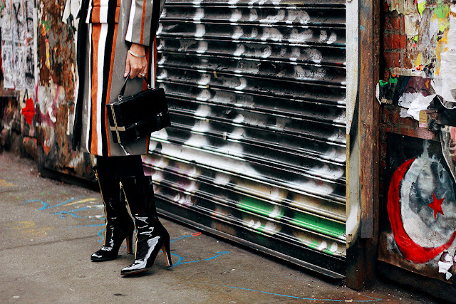 Resultado de imagen de botas de charol street style