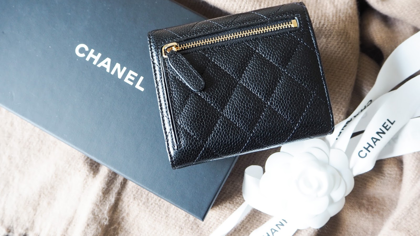 Chanel classic small lamskin wallet, photos and review