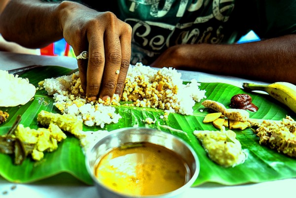 Inilah Keistimewaan Memulai Makan dari Pinggir Piring Menurut Nabi Muhammad Inilah Keistimewaan Memulai Makan dari Pinggir Piring Menurut Nabi Muhammad