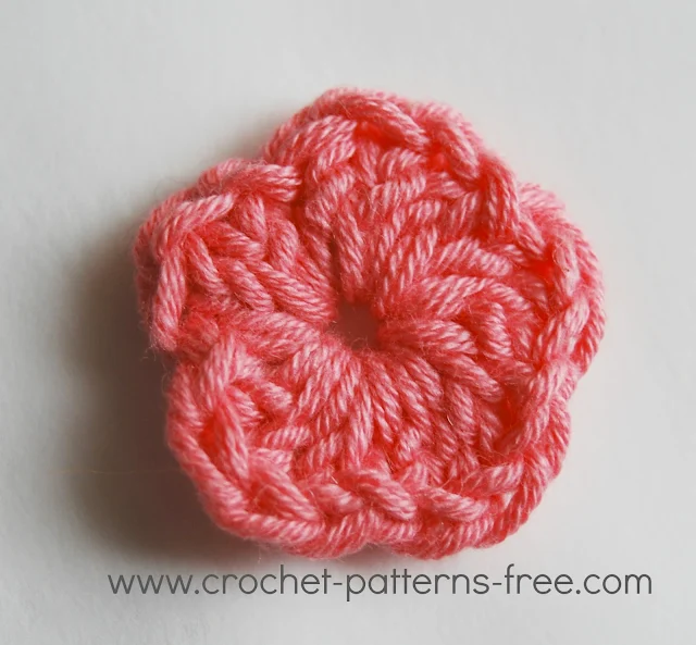 Small Crochet Flower pattern, how to crochet a small flower Crochet Patterns free crochet flower patterns