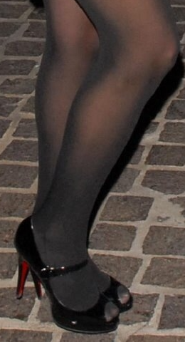 Celebrity Legs and Feet in Tights: Jamie-Lynn Sigler`s Legs and Feet in