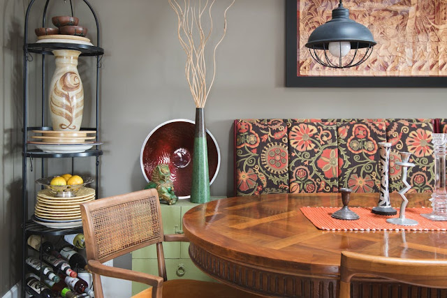‘Politician in recovery’ invents ‘crap-whisperer’ boho in NH attic - banquette www.bohohome.com @bohosusan
