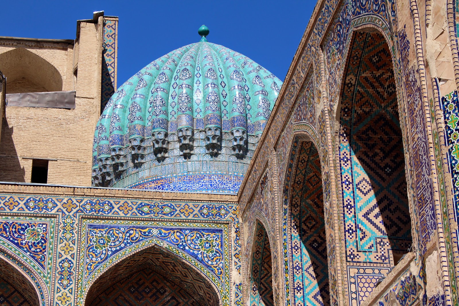 зима самарканд регистан. парк амира тимура в самарканде. самарканд шодиёна. игра на выживание 2 сезон город. игра на выживание 2 сезон бухара.