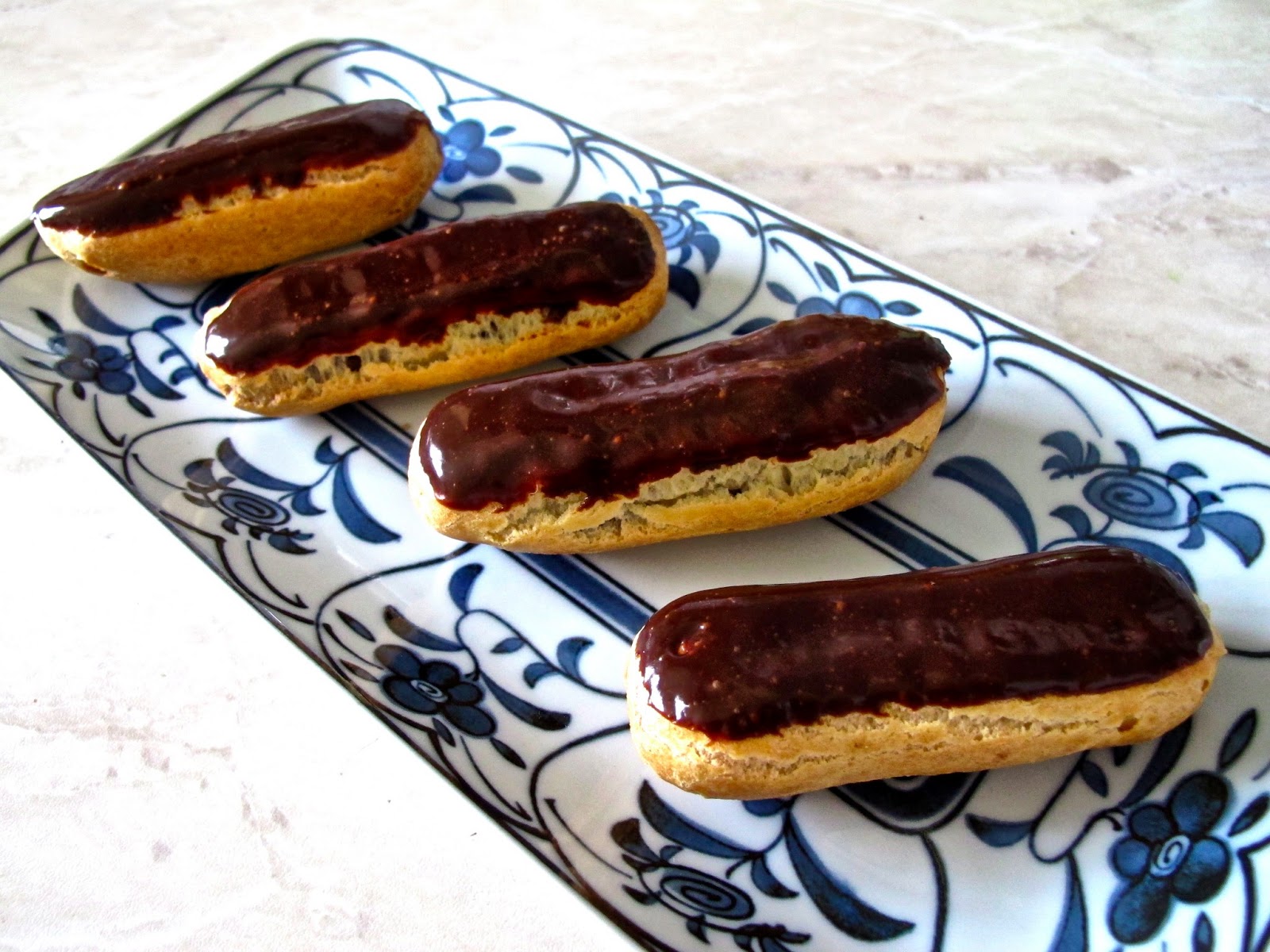 Des Biscuits à la Cuiller: Mini-Eclairs au Chocolat