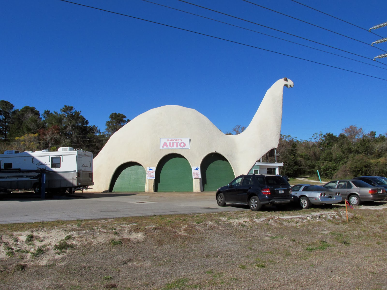 Eccentric Roadside: A 'saur standing there: Harold's, the dinosaur