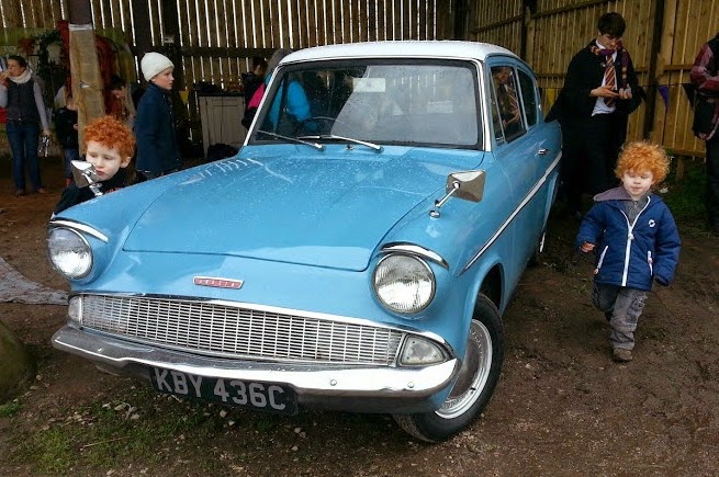 Harry Potter Weasley's Flying Ford Anglia Car