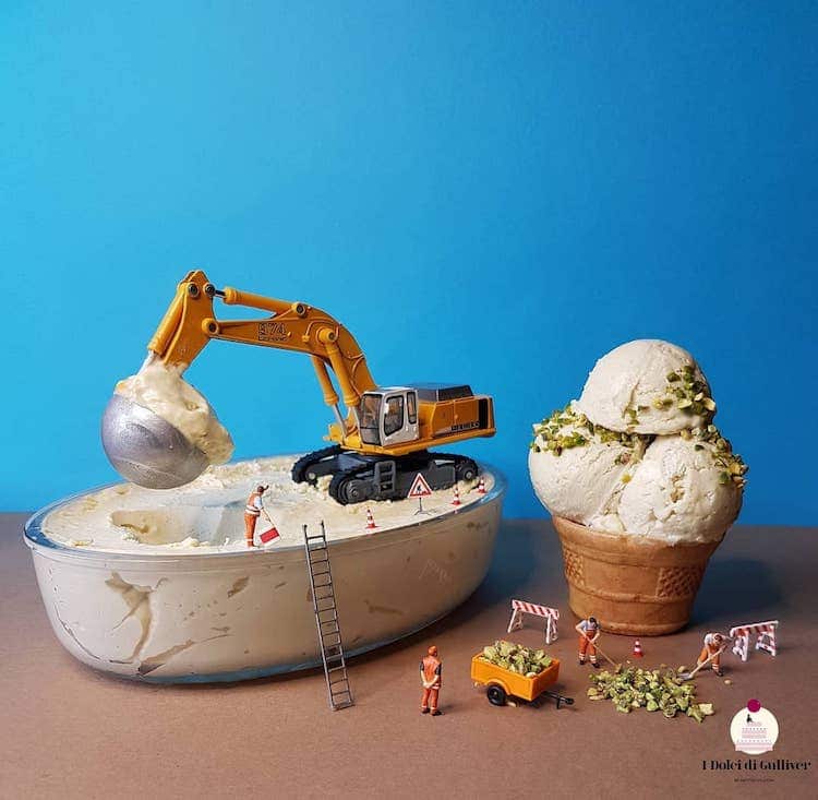 Food Artist Transforms Cakes Into Mind-Blowing Miniature Scenes Of Life
