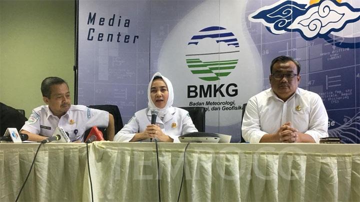Tsunami Susulan: BMKG Himbau Masyarakat Agar Tidak Beraktivitas Dipinggir Pantai Terlebih Dahulu Tsunami Susulan: BMKG Himbau Masyarakat Agar Tidak Beraktivitas Dipinggir Pantai Terlebih Dahulu
