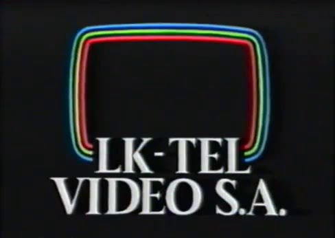 La Videocassette De Vhs Se Coloca En La Grabadora De Vídeo Para Ver El Vídeo  Que Otra Cinta De Vídeo Está En La Grabadora De Vídeo Imagen de archivo -  Imagen de