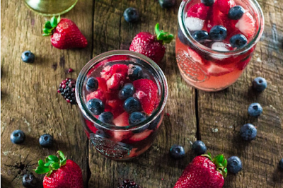 SUMMER BERRY SANGRIA  #cocktail
