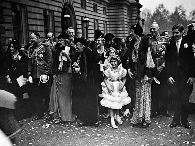 Inspirasi modis pembahasan gaun tentang  26+ Gaun Pernikahan Kerajaan Inggris Dari Masa Ke Masa, Yang Populer!