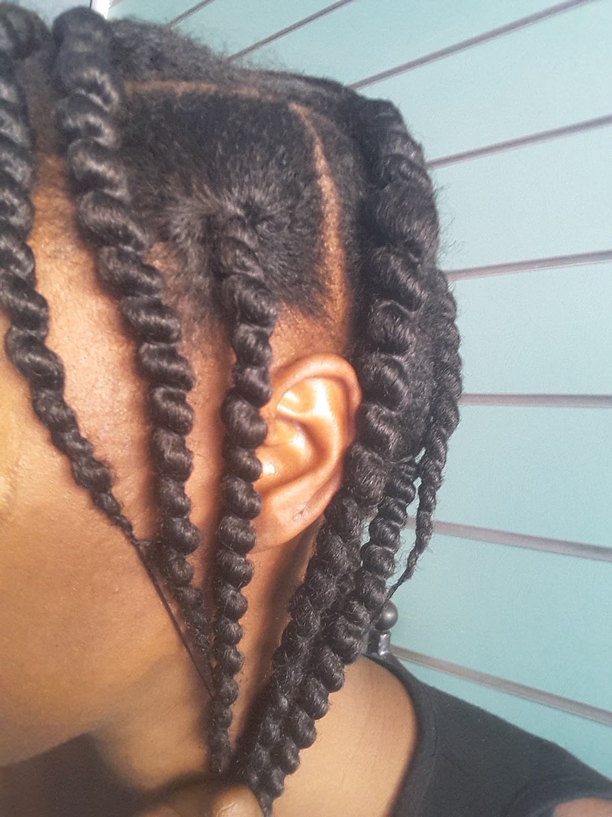 Tresses au fil sur 16 sections de cheveux. J\u0027ai divisé ma tête en quatre, puis chacune des parties en quatre également.