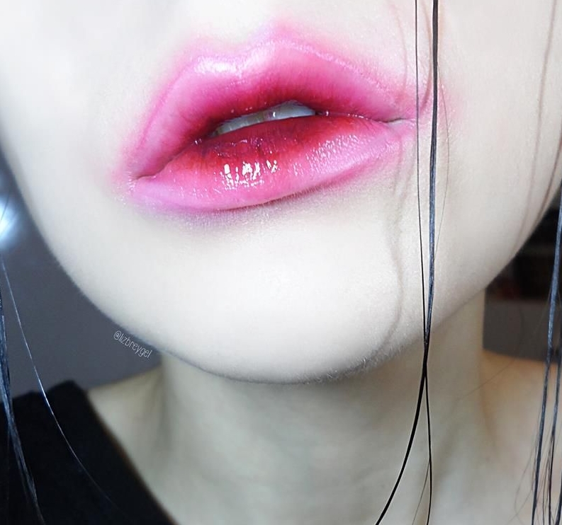messy and blurred lip look stained just kissed lips lipstick how to tutorial